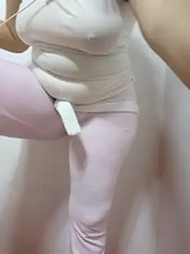 Bombamom's cam snapshot