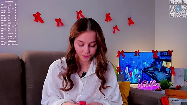 FalineDowlen live sex cam