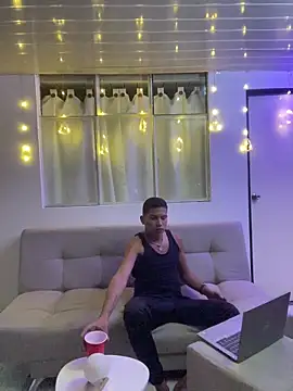 Mike_and_Rayan's cam snapshot