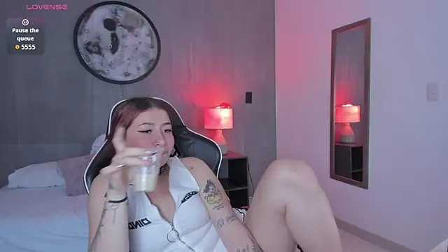 charlottee27_'s cam snapshot