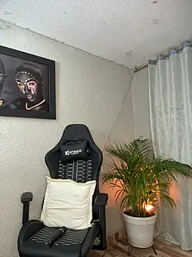 kim_zaratte's cam snapshot