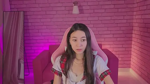 Nicole_Brownie's cam snapshot