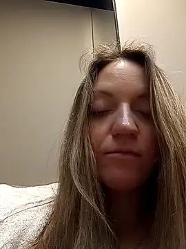 KattyLuuu's cam snapshot