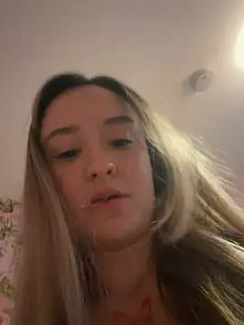 LilyLuck_'s cam snapshot