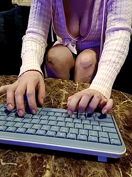 Jeannie_69_andahalf live sex cam