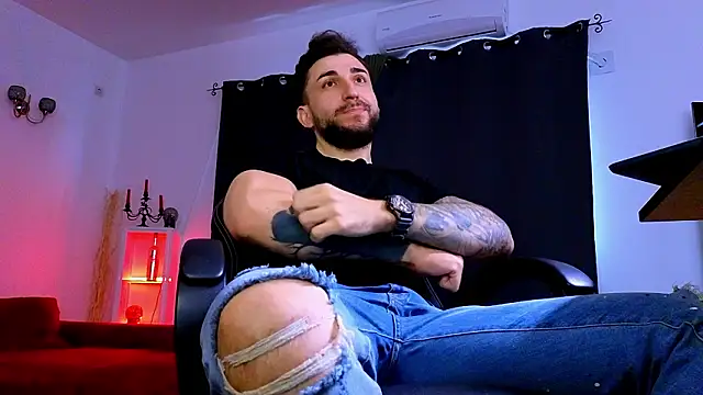 MightyAaron66 live sex cam