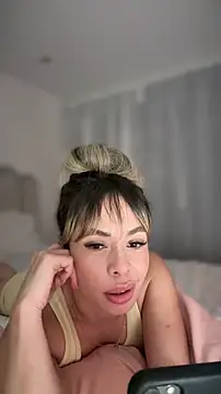 Holli_woul's cam snapshot