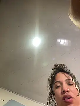 SQUIRTINGQUEEN11's cam snapshot