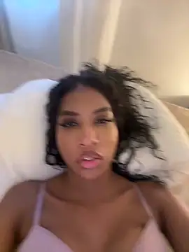 IamCrystal2 live sex cam