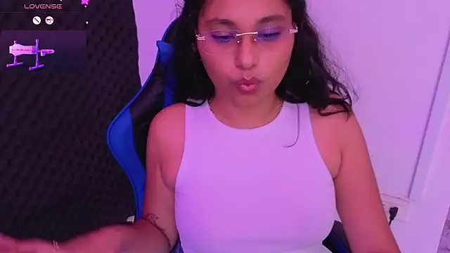 Cuteprincess21 live sex cam