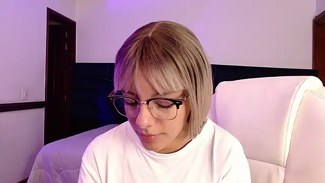 peyton_golden1's cam snapshot