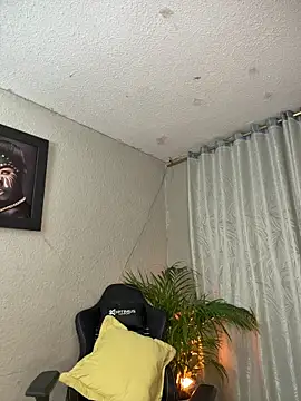 kim_zaratte's cam snapshot