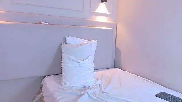 SaraHalls's cam snapshot