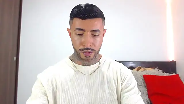 andrea_de_lucaa's cam snapshot