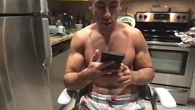 BigGuyMuscle's cam snapshot