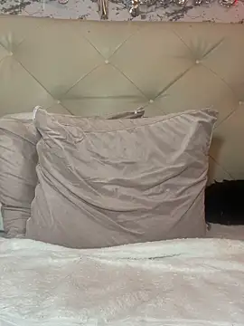 Lili__taylor's cam snapshot