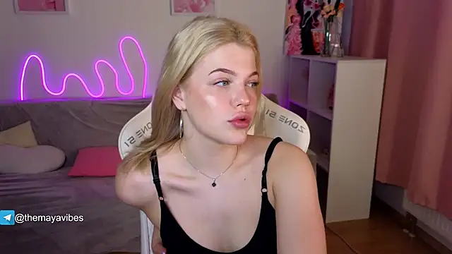 Maya_Rave's cam snapshot