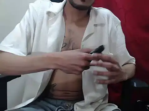 Calientes96 live sex cam