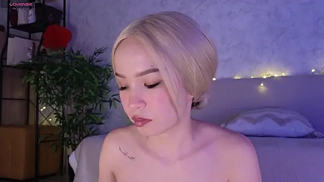 saya_li11's cam snapshot