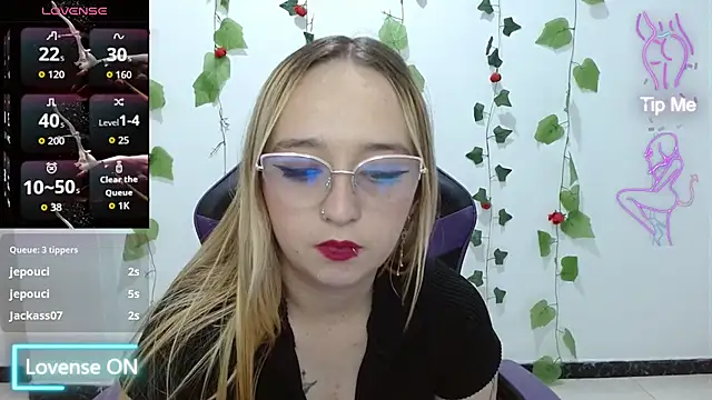 Liaroberts1's cam snapshot