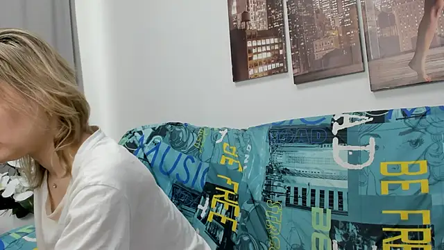 Tenderly_Sophie's cam snapshot