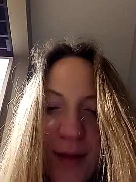 KattyLuuu's cam snapshot