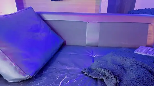 nova_salvatore's cam snapshot