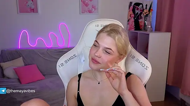 Maya_Rave's cam snapshot