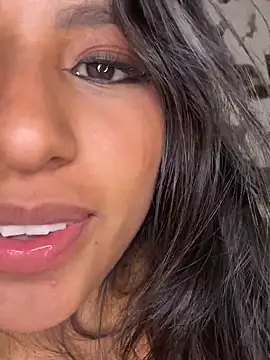 BrunetteBliss69's cam snapshot