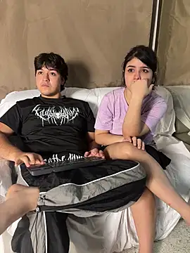 EmilyAndAndrew's cam snapshot