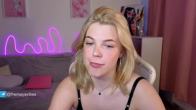 Maya_Rave's cam snapshot