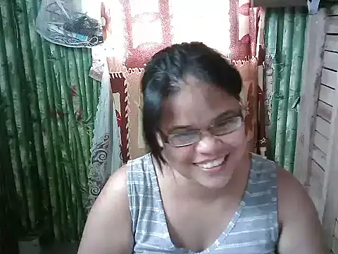 Hotty_babe23's cam snapshot