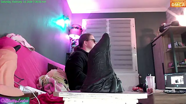 MissSluttyLeeloo live sex cam