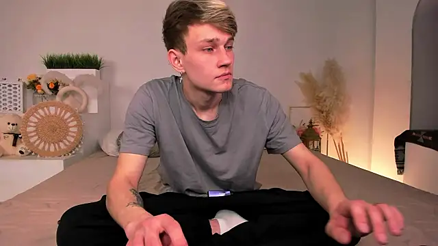 Volan_Starts live sex cam