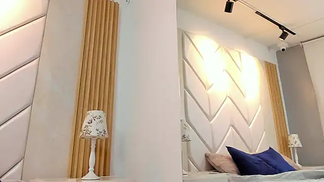 EmmaBrantt's cam snapshot