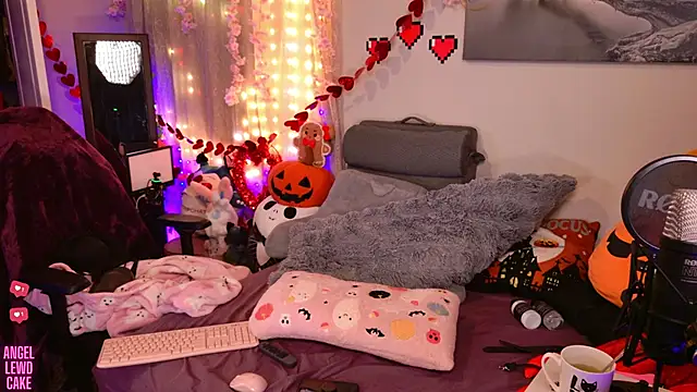 Angel-Lewd-Cake's cam snapshot