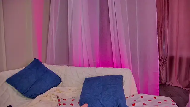 AliceOfWonders's cam snapshot