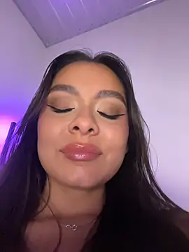 Nicollewest1's cam snapshot