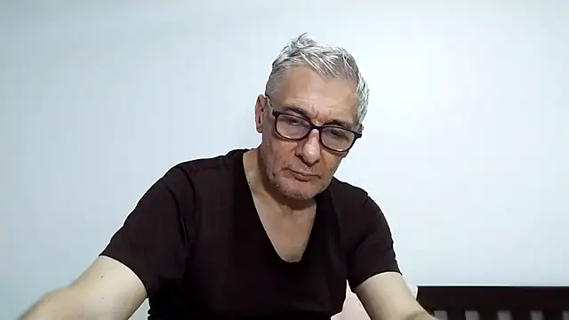 BIGUNCUTHARDCOCK live sex cam