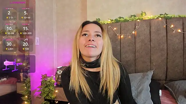 LanaMills_'s cam snapshot