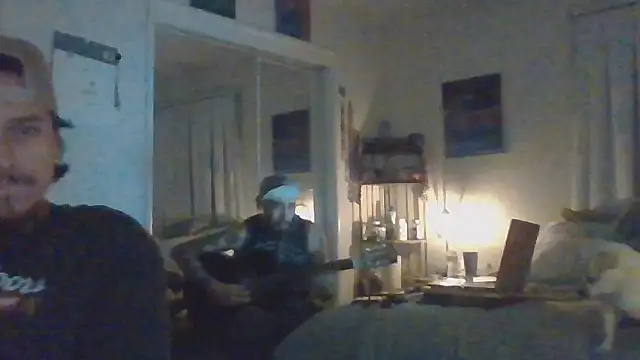 Tallhungandcloudy's cam snapshot