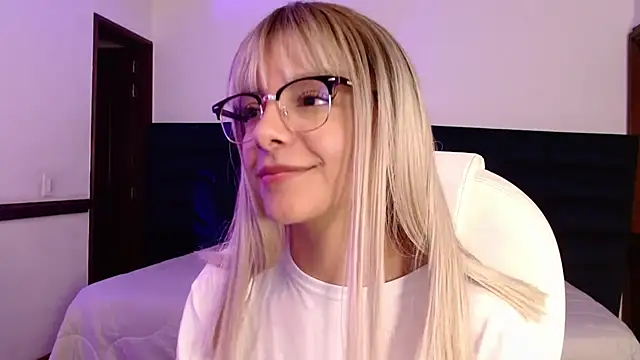 peyton_golden1's cam snapshot