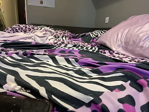 iveedie017's cam snapshot