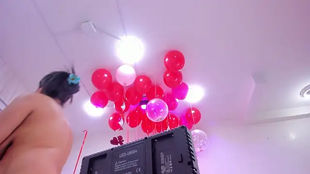 megan_rous_'s cam snapshot