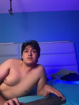 EmilyAndAndrew's cam snapshot