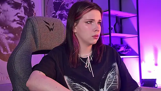 AliceSunday's cam snapshot