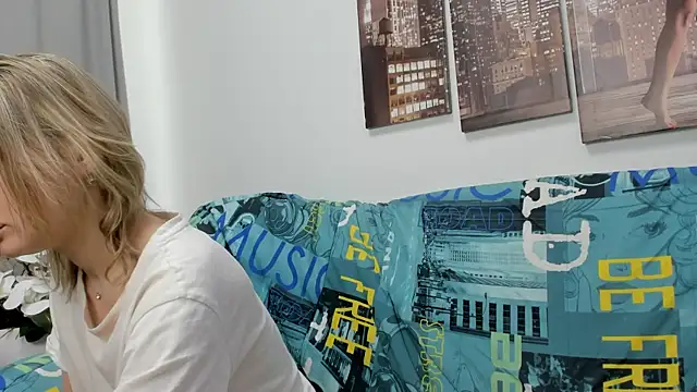 Tenderly_Sophie's cam snapshot