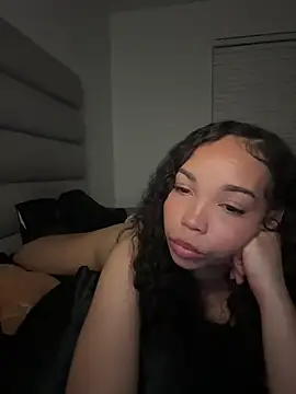 nikkiloveee live sex cam