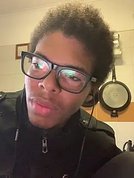 ELPikaPreta live sex cam