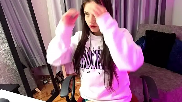 TiinaJonus_'s cam snapshot